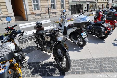 Mednarodna revija starodobnikov v Kamnik privabila ljubitelje klasičnih vozil (79)